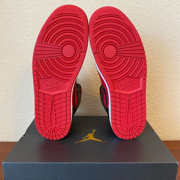 Air Jordan 1 Mid 'Reverse Bred' - Picture 7 of 11